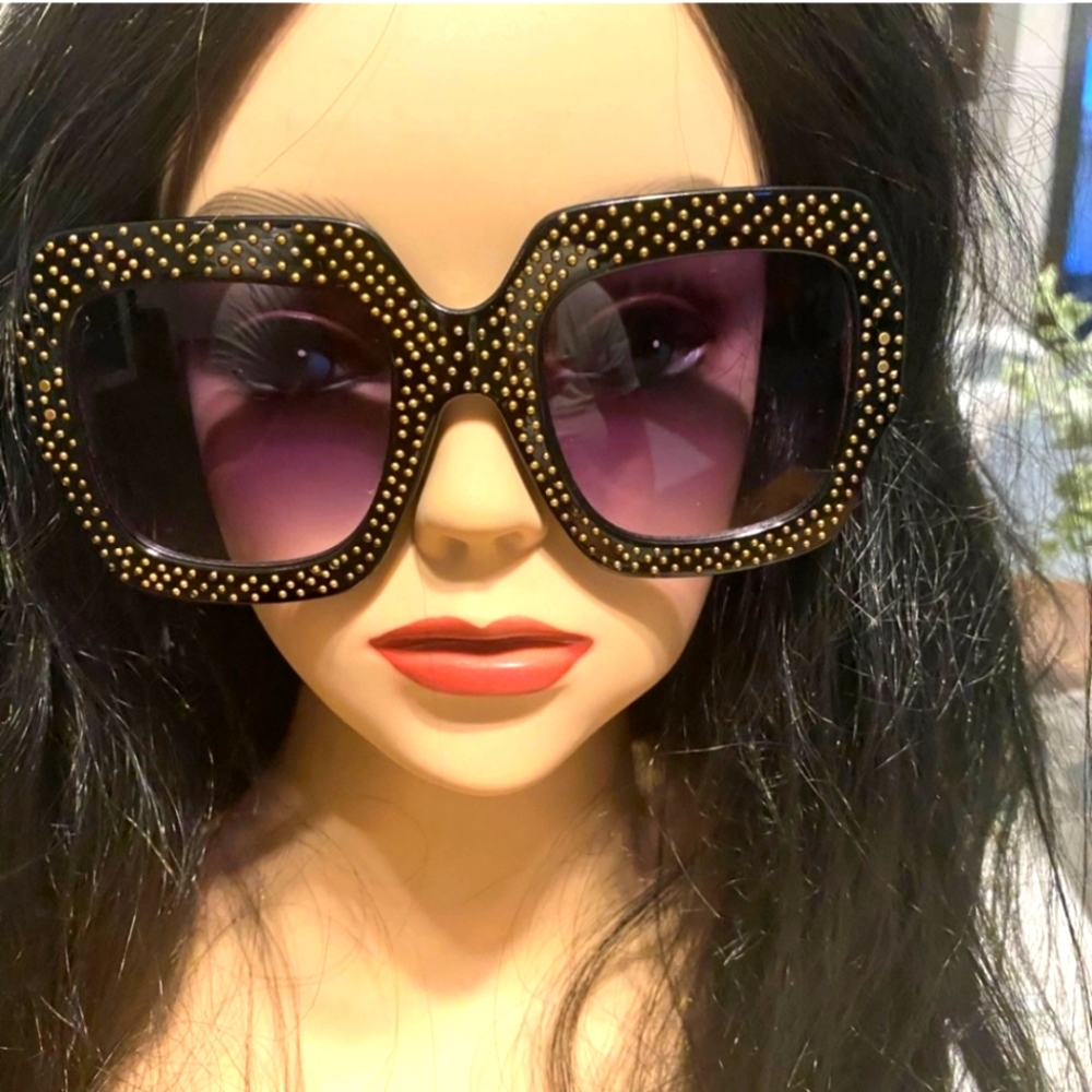 AUTHENTIC OVERSIZE GUCCI STUDS SUNGLASSES